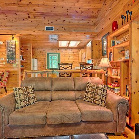 Ideally Located Broken Bow Cabin - Private Hot Tub Bagian luar foto