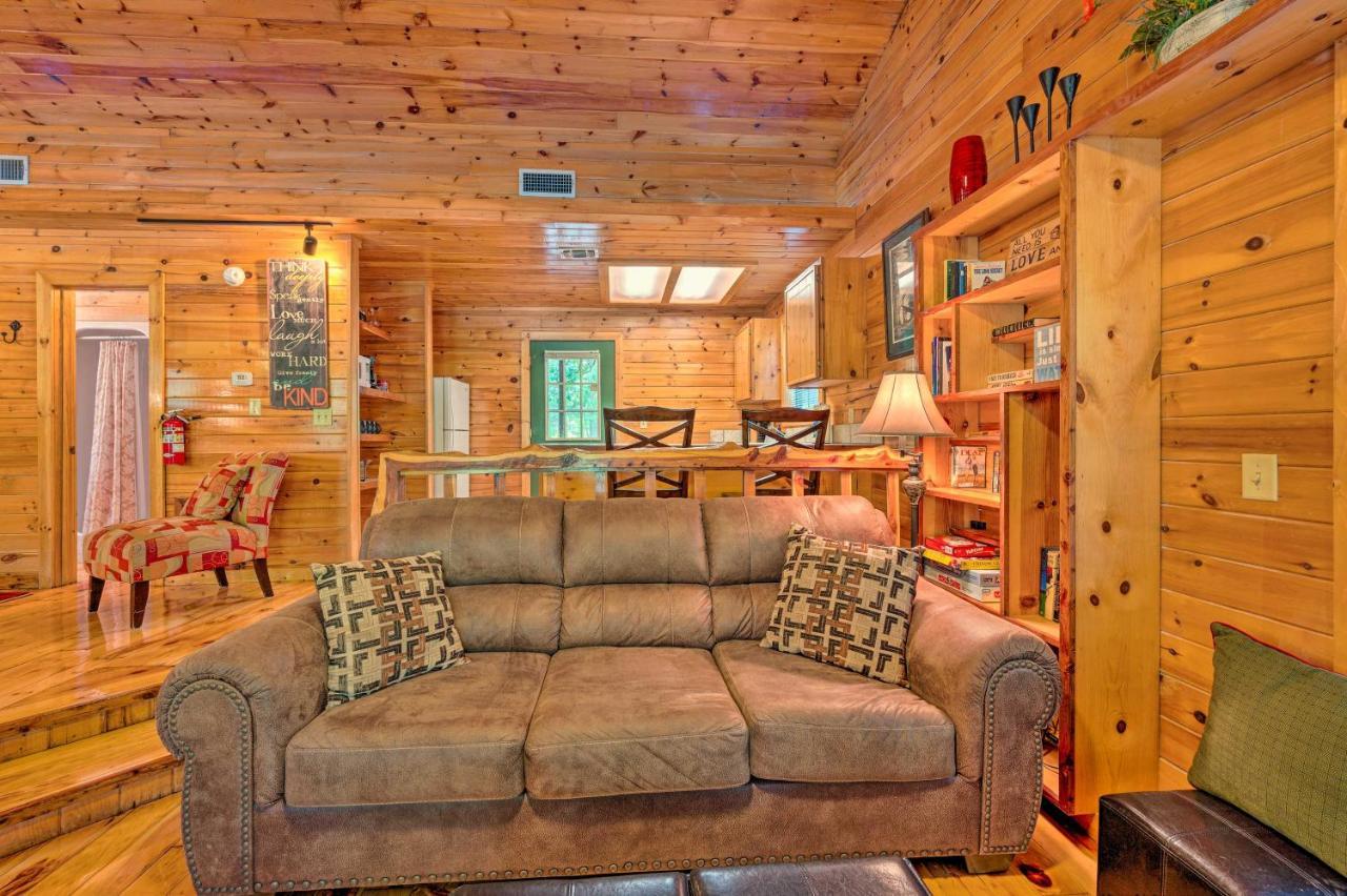 Ideally Located Broken Bow Cabin - Private Hot Tub Bagian luar foto