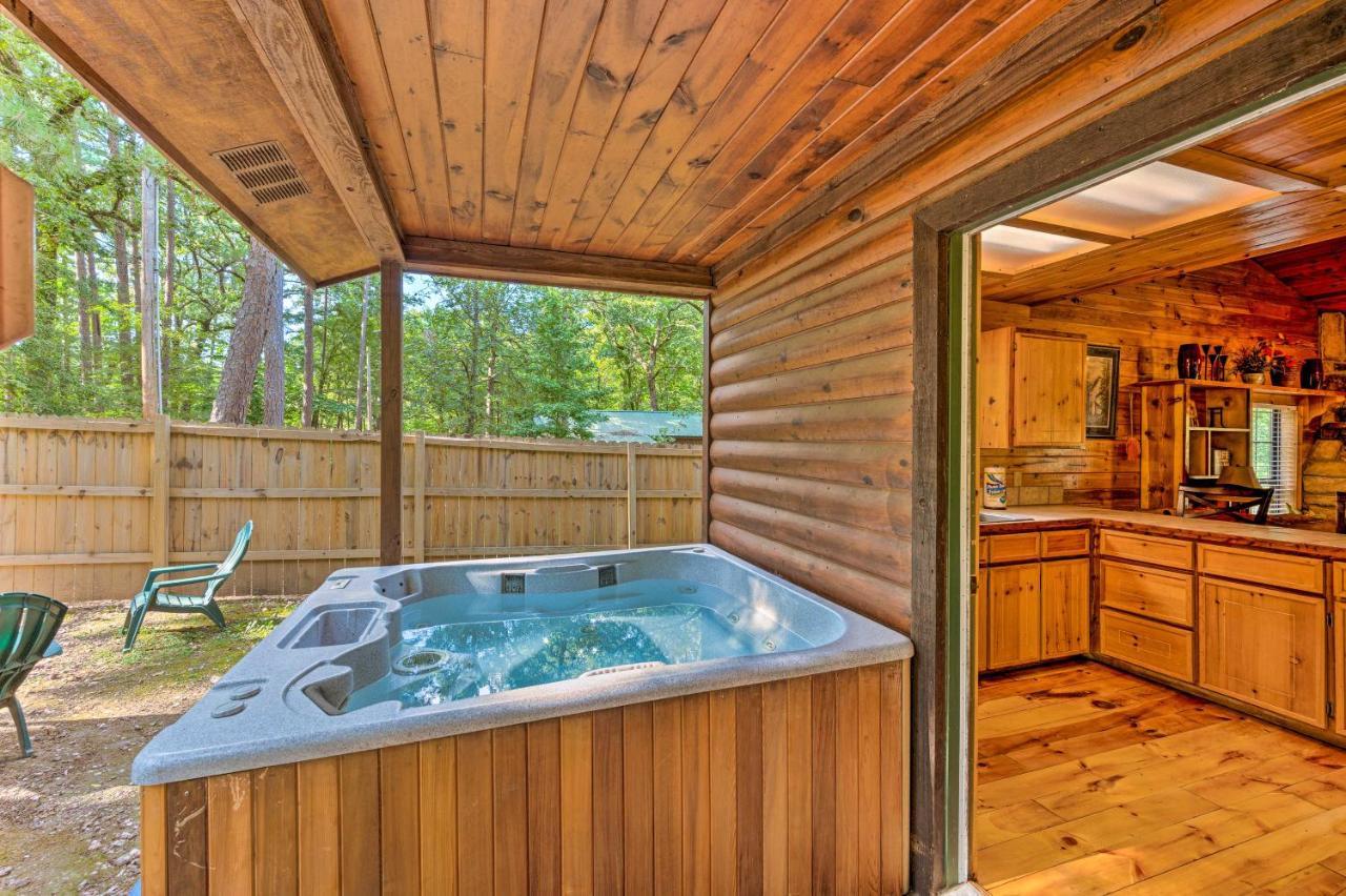 Ideally Located Broken Bow Cabin - Private Hot Tub Bagian luar foto