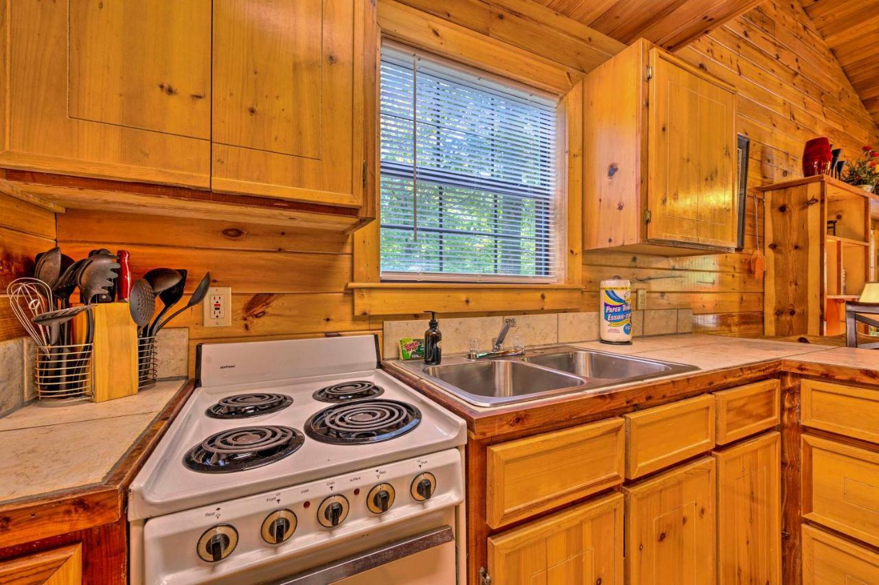 Ideally Located Broken Bow Cabin - Private Hot Tub Bagian luar foto