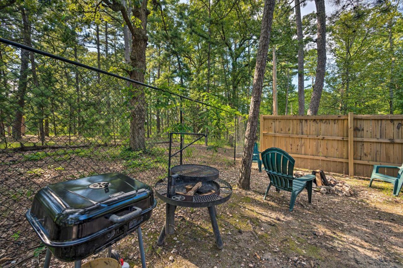 Ideally Located Broken Bow Cabin - Private Hot Tub Bagian luar foto